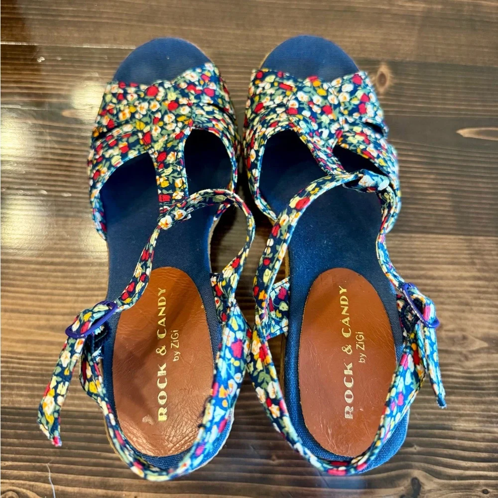 Rock & Candy “Carolina” Floral‎ Navy and Red Espadrille Wedges Size 6.5
